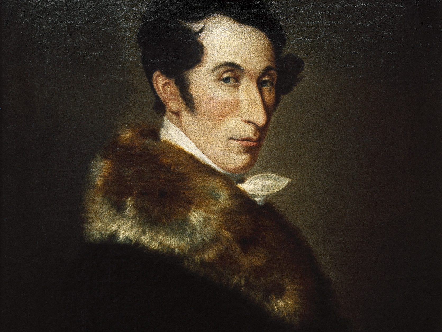 KI generiert: Das Bild zeigt ein Porträt eines Mannes in historischer Kleidung mit einem Pelzkragen. Der Mann blickt über seine Schulter direkt in Richtung Betrachter.