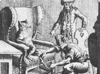 KI generiert: Das Bild zeigt eine humorvolle Szene, in der eine Katze auf einem Stuhl sitzt und wie ein Mensch auftritt, während zwei Männer, von denen einer einen Bogen oder eine Säge in der Hand hat, um sie herum agieren. Die Szene scheint eine satirische oder allegorische Darstellung zu sein.
